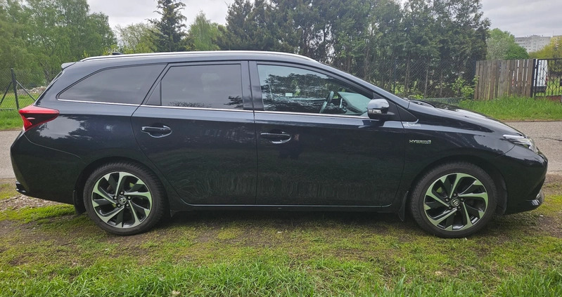 Toyota Auris cena 70000 przebieg: 58900, rok produkcji 2016 z Warszawa małe 79